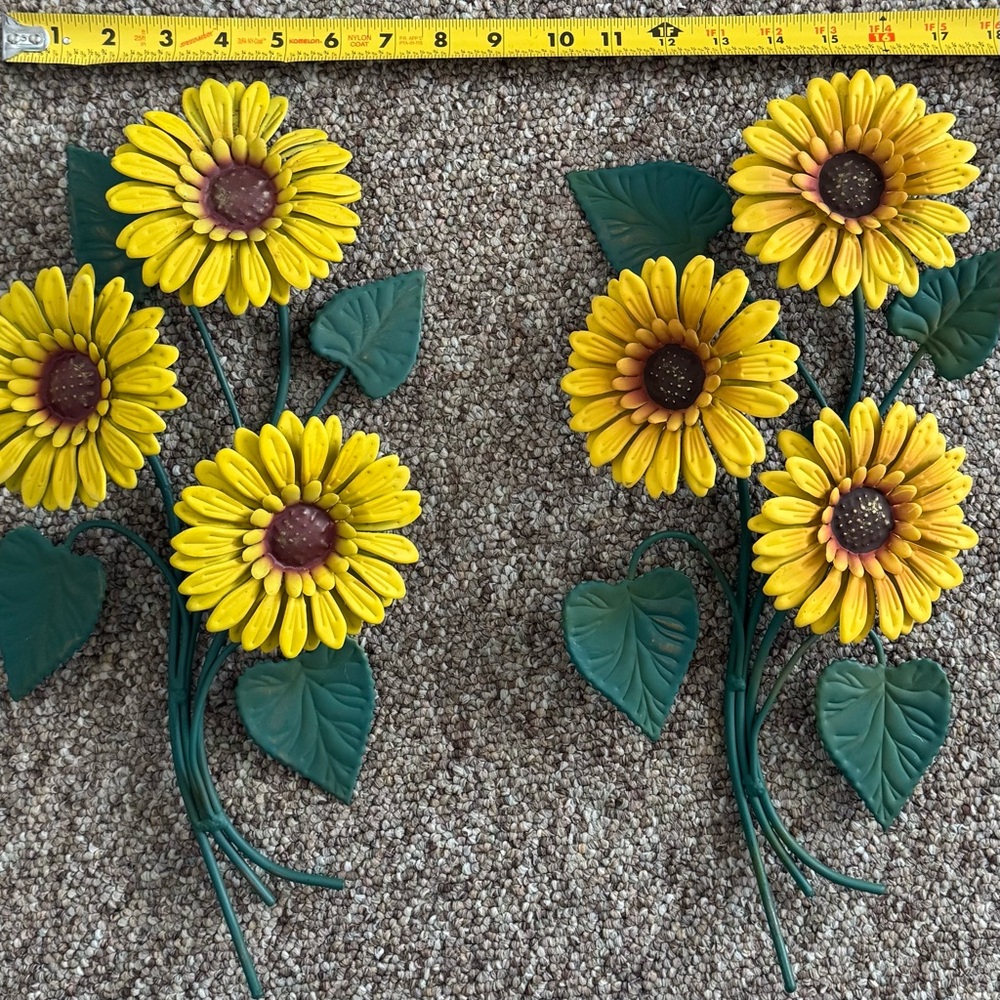 NWOT Pair of Metal Decorative Sunflowers - Picture 7 of 8